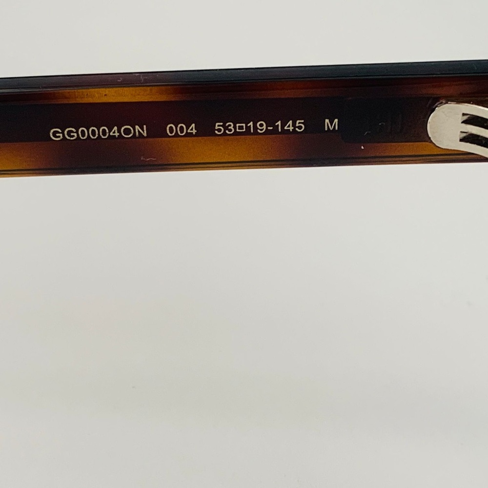 Gucci's GG0004ON features soft lines frames acetate front. Iconic web effect - Picture 14 of 16